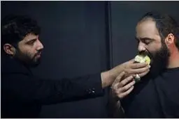 سیب خوردن به سبک دو مداح معروف/ عکس