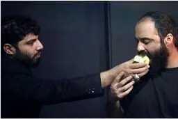 سیب خوردن به سبک دو مداح معروف/ عکس