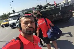 سلفی رامین رضاییان با تانک در استانبول/ عکس