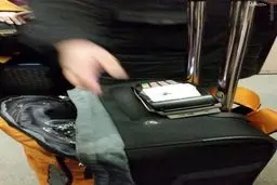 عکس/مجهزشدن دستفروشان مترو به کارتخوان