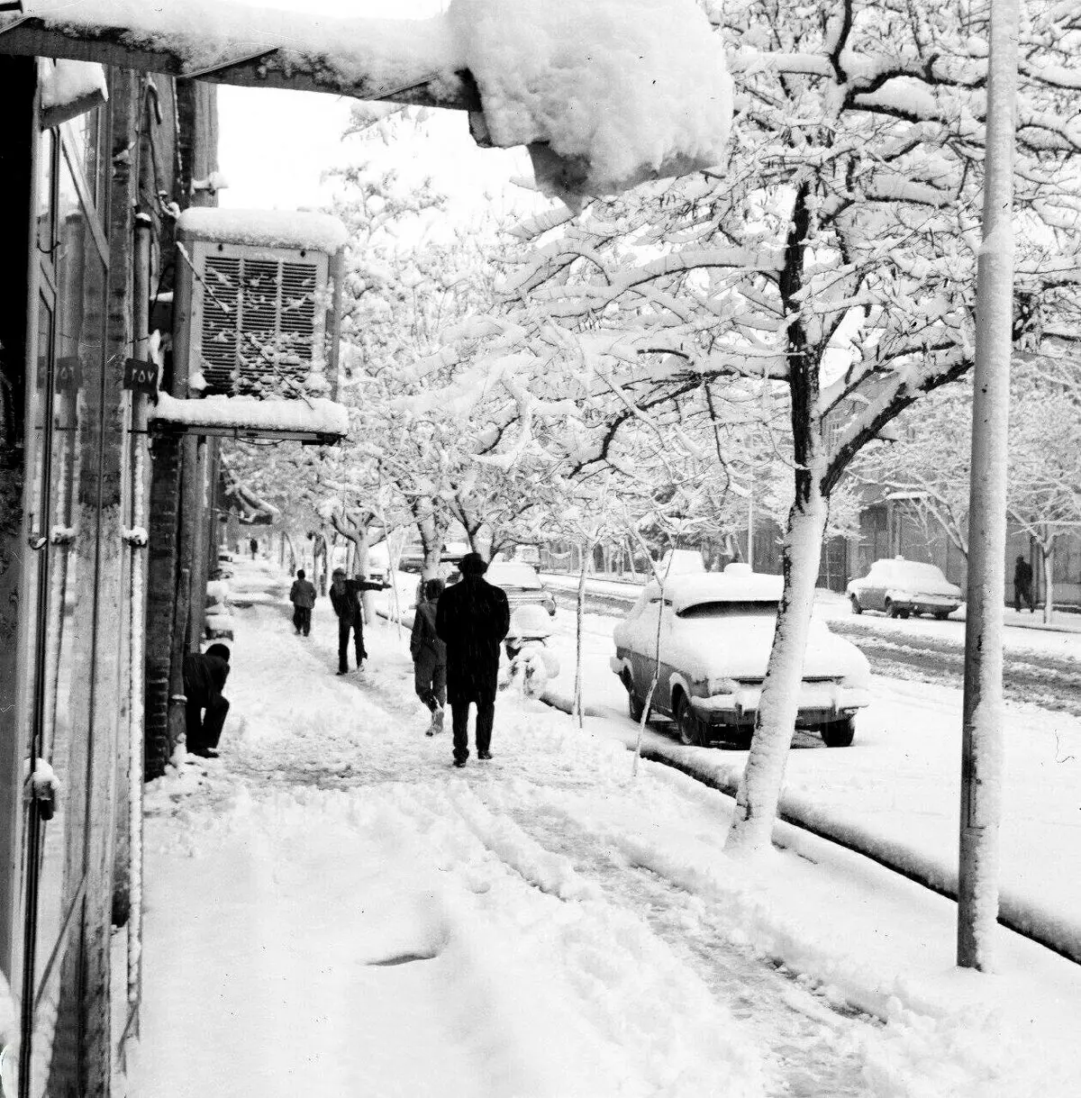 تصویری از برفی که سال 53 در تهران آمد
