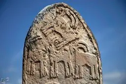 گورستانی با سنگ‌قبرهای عجیب و تاریخی در کرمانشاه/تصاویر