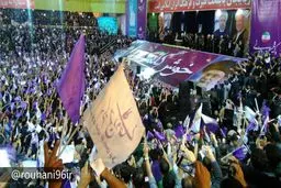 ورود روحانی به جمع حامیانش در تبریز/عکس