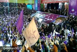 ورود روحانی به جمع حامیانش در تبریز/عکس