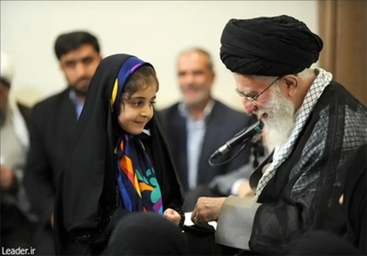 دیدار خانواده‌های شهیدان مدافع حرم با رهبر انقلاب/ عکس