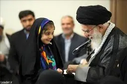 دیدار خانواده‌های شهیدان مدافع حرم با رهبر انقلاب/ عکس