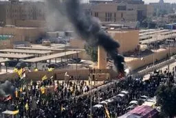 آخرین خبرها از تظاهرات و حمله به سفارت آمریکا در بغداد / ۱۰ مجروح مقابل سفارت آمریکا + عکس