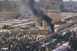 آخرین خبرها از تظاهرات و حمله به سفارت آمریکا در بغداد / ۱۰ مجروح مقابل سفارت آمریکا + عکس