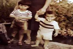 عکس زیرخاکی از کودکی پرواز همای