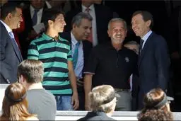 پناهجویان سوری در ورزشگاه برنابئو/کودک سوری خوشحال درکنار رونالدو+عکس