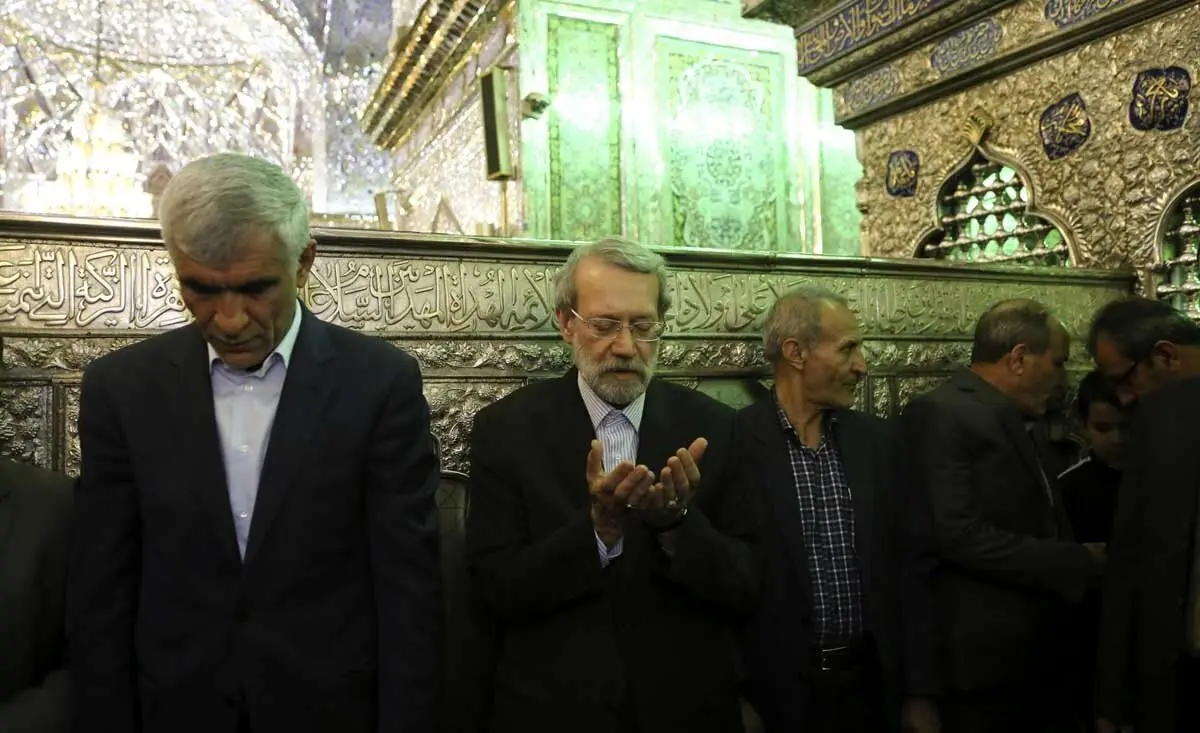 لاریجانی در حرم حضرت شاهچراغ(ع)/عکس