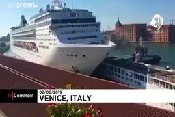 ببینید: تصادف کشتی کروز و قایق توریستی در ساحل ونیز