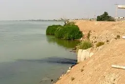 عکس / ورود پسماند پالایشگاه آبادان به رود اروند