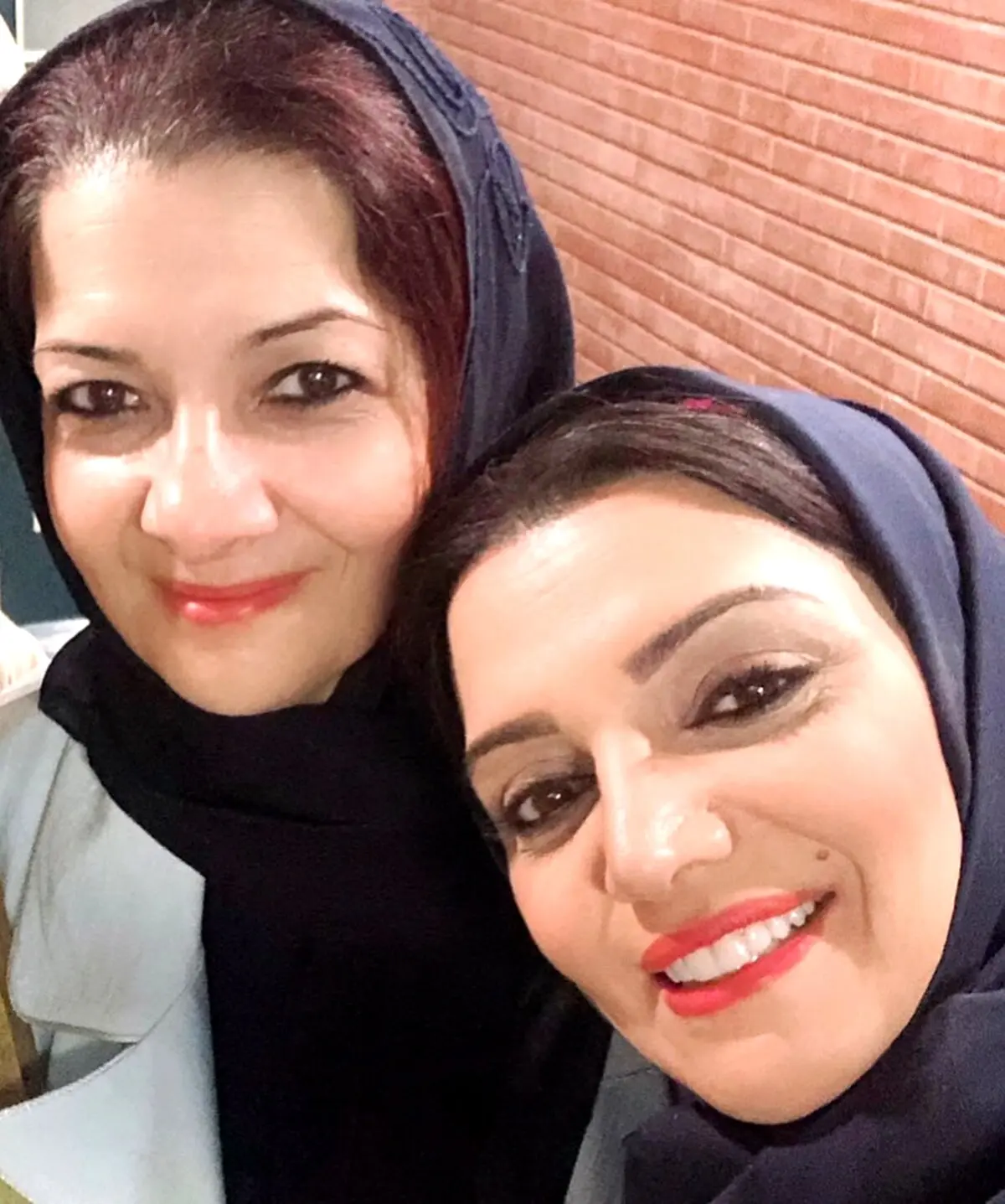 بازیگر مشهور سریال مانکن و خواهرش + عکس