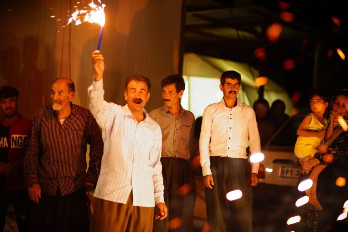 تصاویری از شادی زلزله زدگان سرپل ذهاب پس از غوغای فوتبالیست‌ها