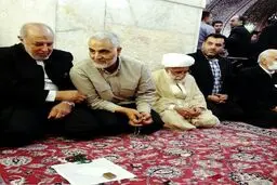 سردار سلیمانی در کنار آیت الله جنتی در حرم امام رضا/عکس