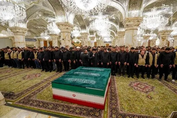 تصاویر اقامه نماز و طواف پیکر آقای شهید در نجف اشرف