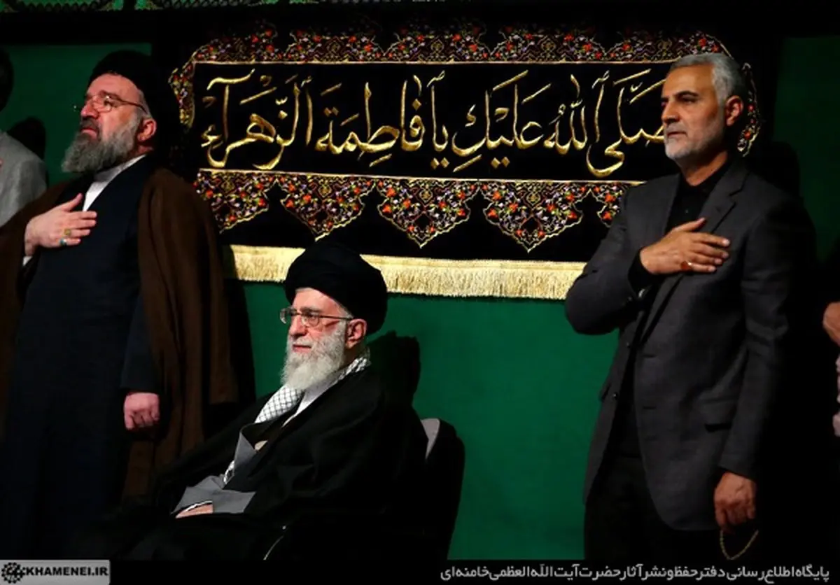 سردار قاسم سلیمانی، شب گذشته در مراسم عزاداری در حسینیه امام خمینی/ عکس