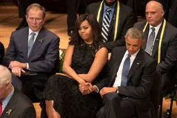 جورج بوش در کنار زوج اوباما/ عکس