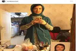 سلفی آینه‌ای روناک یونسی/ عکس