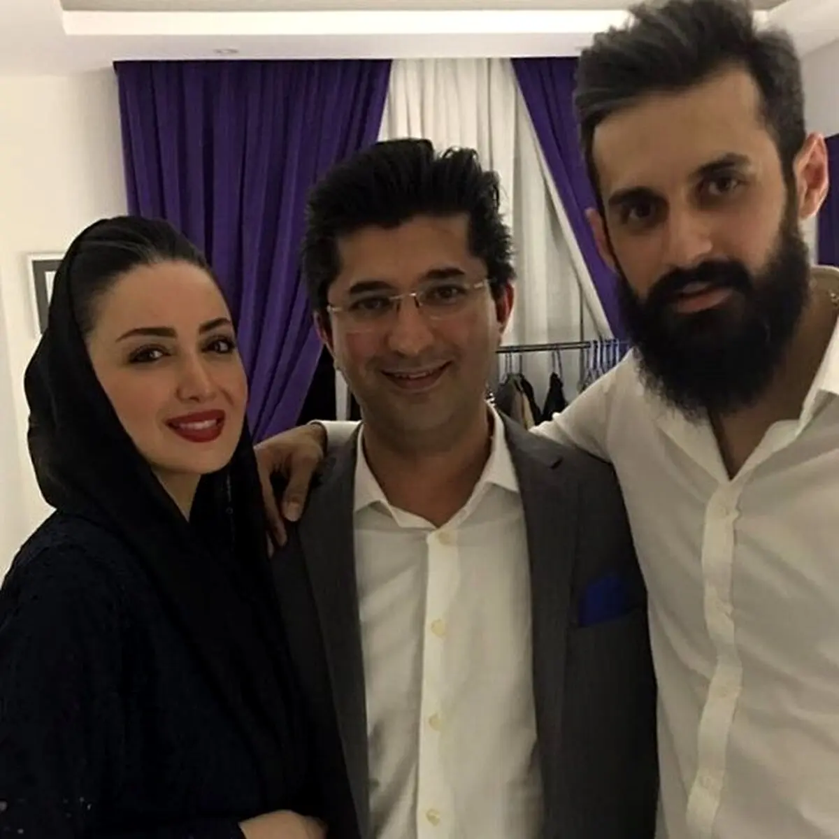 ستاره تیم ملی والیبال در کنار شیلا خداداد و همسرش/ عکس