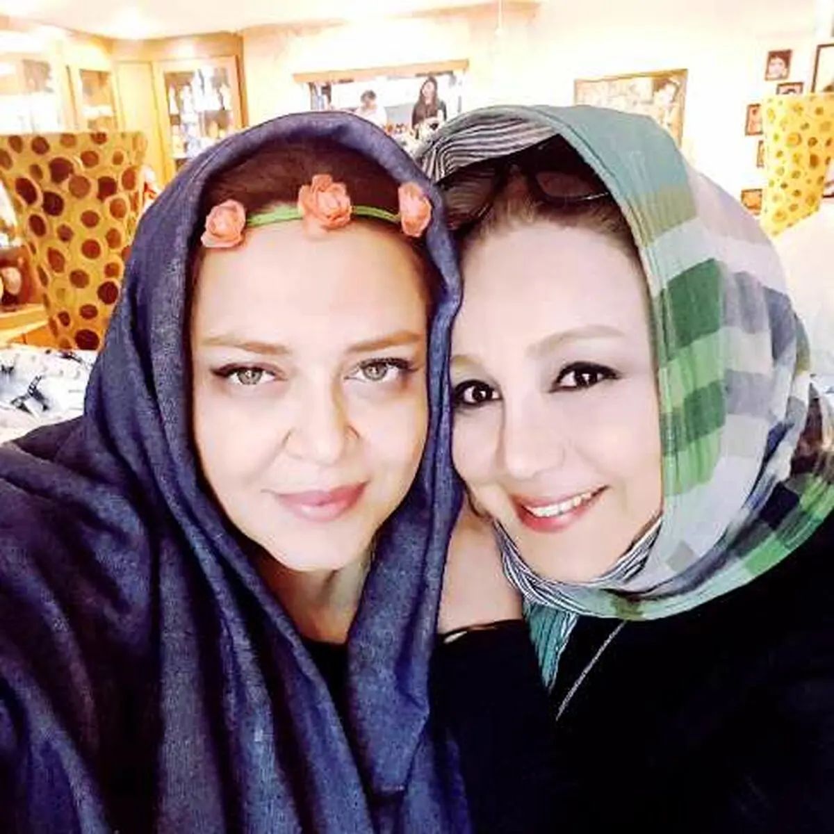 سلفی بهنوش بختیاری در منزل بهاره رهنما