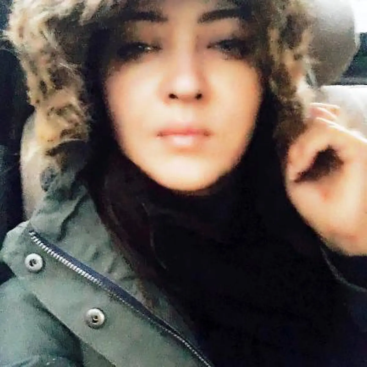 پوشش نیکی کریمی در صبح سرد تهران