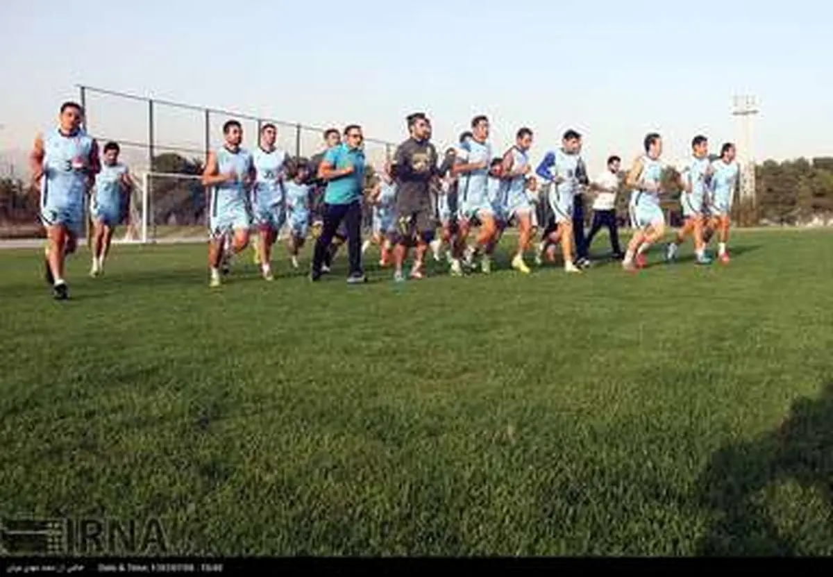 حاشیه‌های تصویری حضور علی کریمی در تمرین تیم استقلال