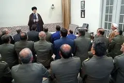 دیدار فرمانده کل ارتش و جمعی از فرماندهان نیروی زمینی با رهبرانقلاب/تصاویر