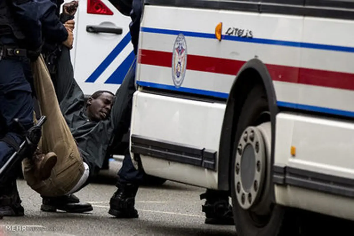 حمله پلیس فرانسه به پناهجویان/تصاویر