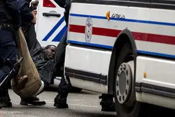 حمله پلیس فرانسه به پناهجویان/تصاویر