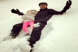 تصویری از برف بازی آقای بازیگر با دخترش/عکس