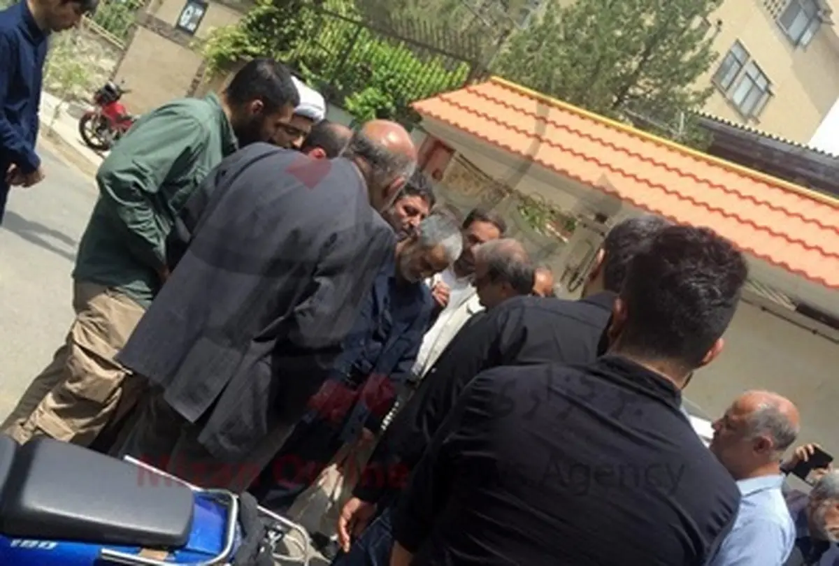 حضور سردار سلیمانی در منزل فرمانده متوفی سپاه/ تصاویر