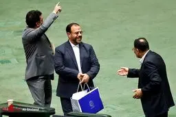 بسته مهمی که معاون امور مجلس روحانی به بهارستان برد/عکس