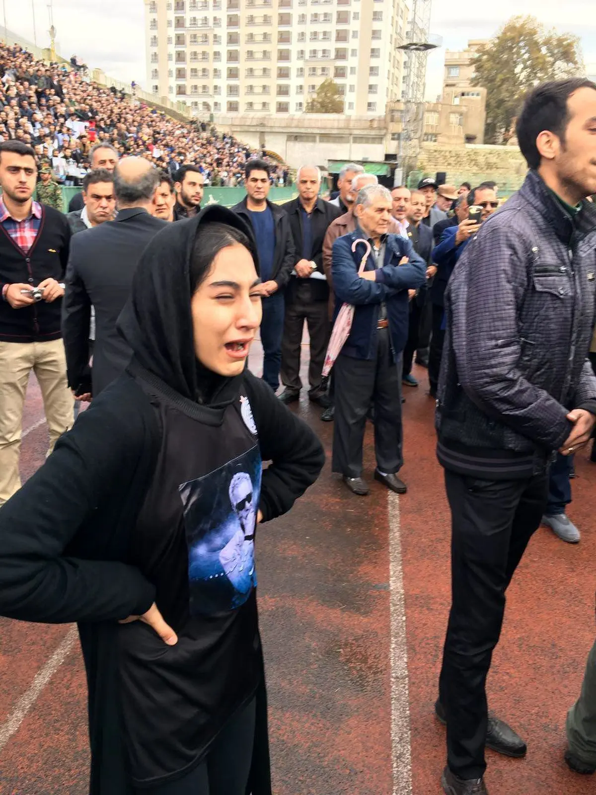 اشک‌های دختر استقلالی در ورزشگاه شیرودی/عکس