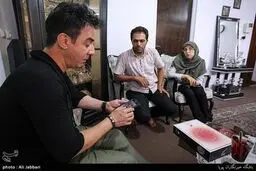 اشک های عمو پورنگ در خانه بنیتای 8 ماهه/عکس