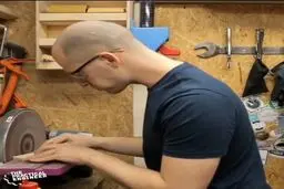 ایده جالب برای غذا خوردن افرادی که در شغل‌شان دست‌هایشان کثیف می‌شود