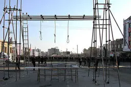 اعدام 3 متجاوز به عنف در طرقبه/ تصاویر