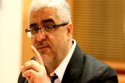 واکنش نایب رئیس فراکسیون مستقلان به طرح عدم کفایت روحانی: گرفتن اداره کشور از رئیس‌جمهور درست نیست/ عده ای مأموریتی از خارج مجلس گرفته اند/مجلس خواستار تغییر تیم اقتصادی دولت است/ وزیر پورشه‌سوار و میلیاردر نمی‌خواهیم/ نباید همه تقصیرها را به گردن روحانی 