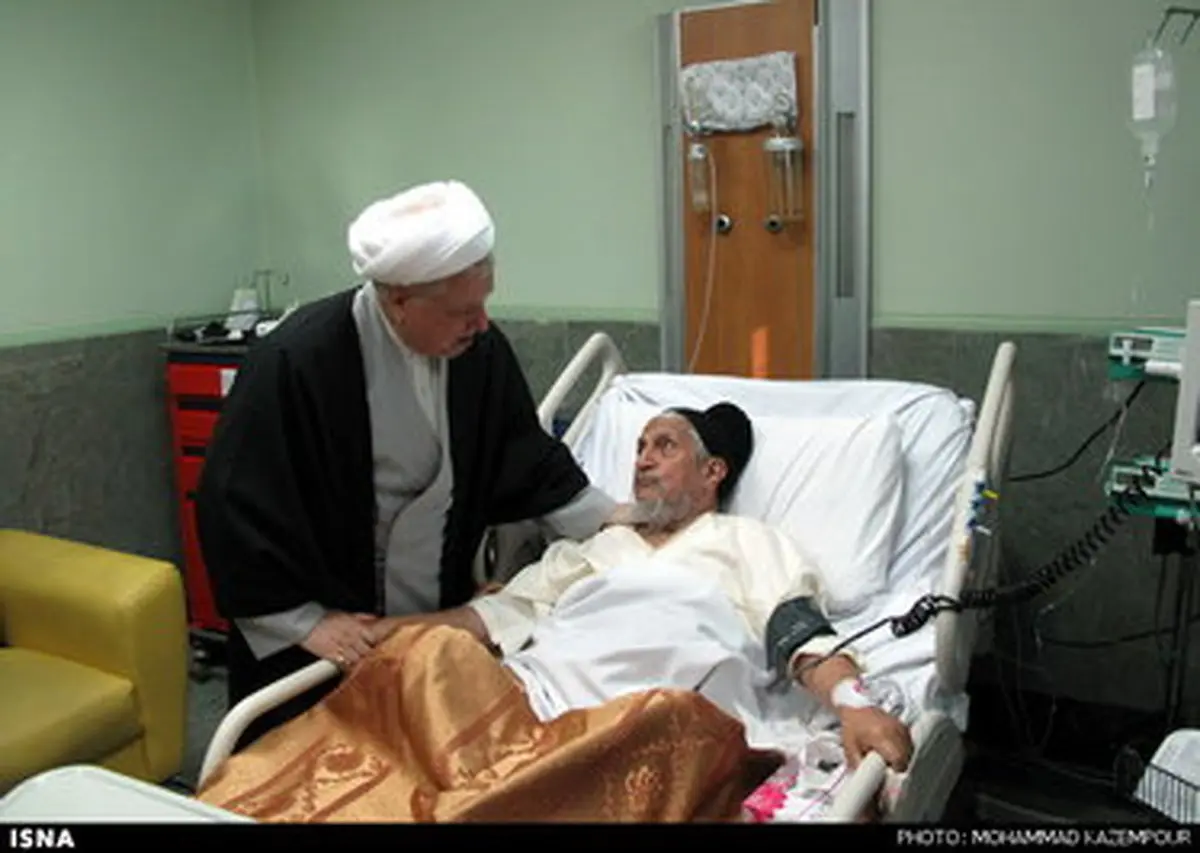 حاشیه‌های تصویری عیادت آیت الله هاشمی رفسنجانی و دخترش از آیت الله صانعی