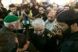 حضور سردار قاسم سليمانی در مراسم گراميداشت شهدای حادثه تروريستی خاش-زاهدان/ عکس