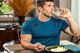 طب سنتی|"نوشیدن آب" در این مواقع شما را بیمار می‌کند!