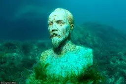 موزه اسرارآمیز مجسمه‌ها در اعماق آب‌های روسیه+تصاویر