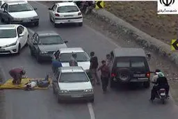 عکسی عجیب از استراحت در جاده چالوس