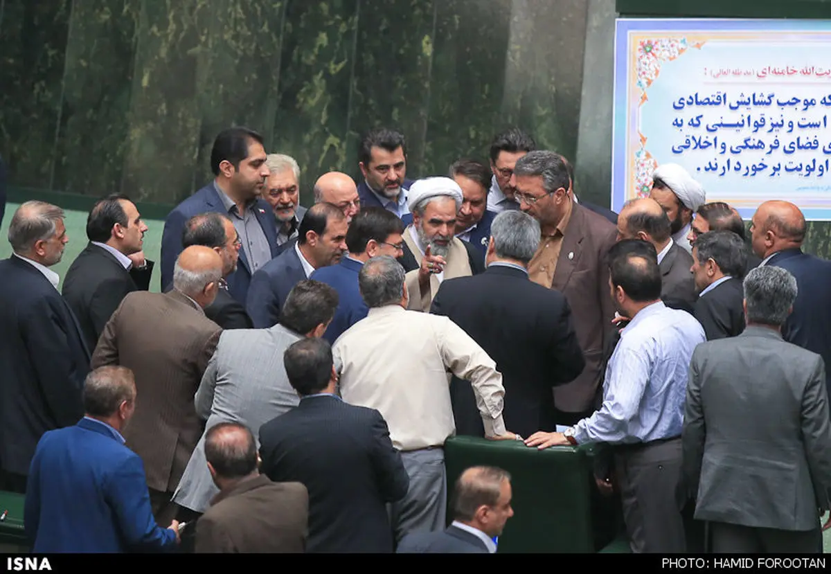 لحظه ی درگیری لفظی حسینیان و وزیر کشور/عکس