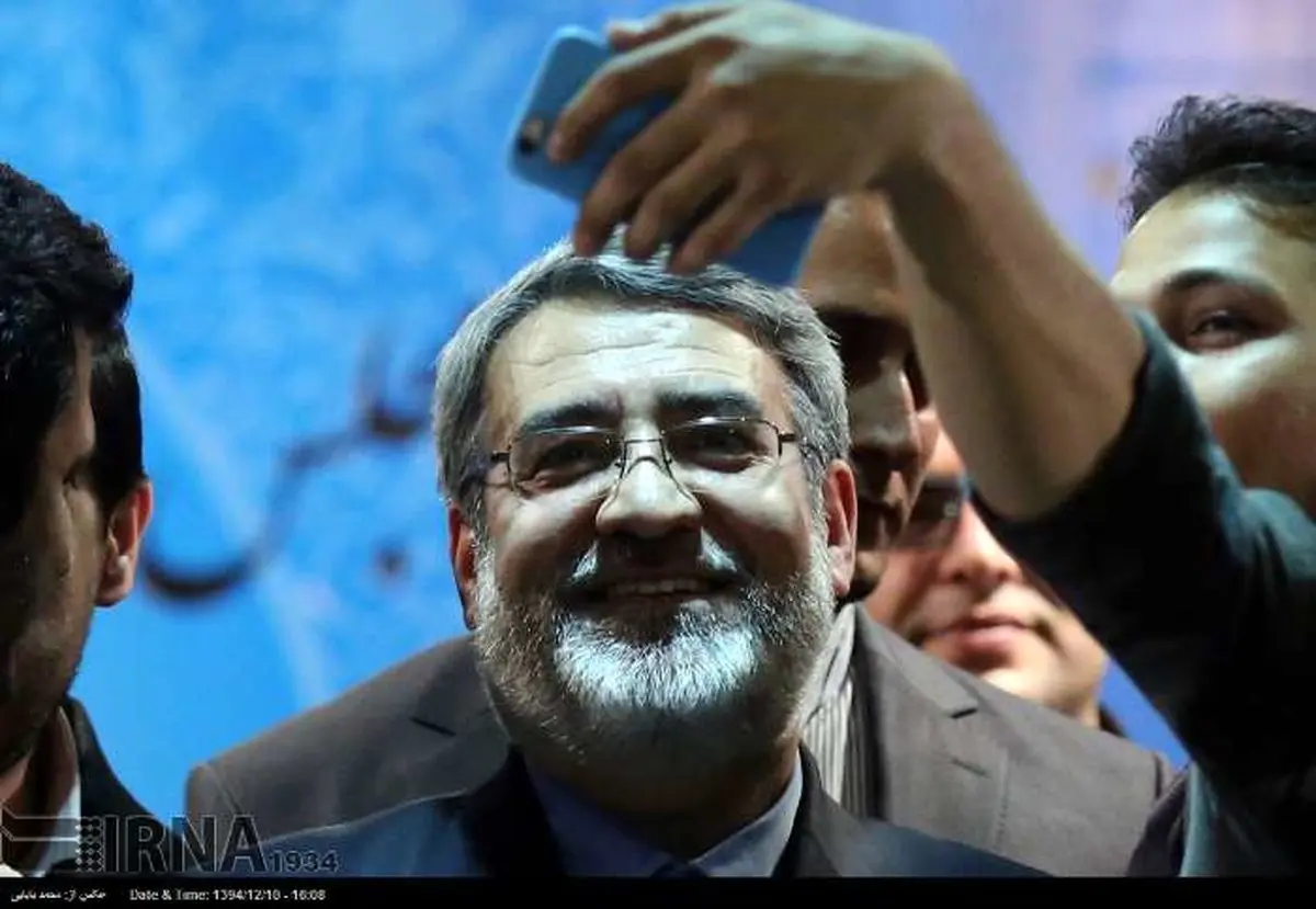 سلفی با آقای وزیر/عکس