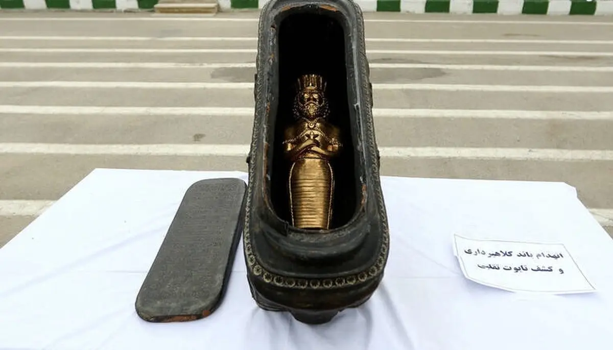 کشف تابوت مومیایی در اصفهان/ عکس