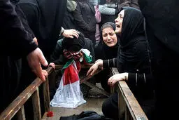 تشییع زائران جانباخته‌ سانحه واژگونی مینی‌بوس/تصاویر