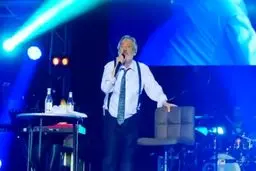 انتقاد تند «کیهان» از فالش خوانی «ابی» در ارمنستان