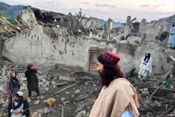 شمار تلفات زلزله افغانستان به ۶۰۰ تن رسید